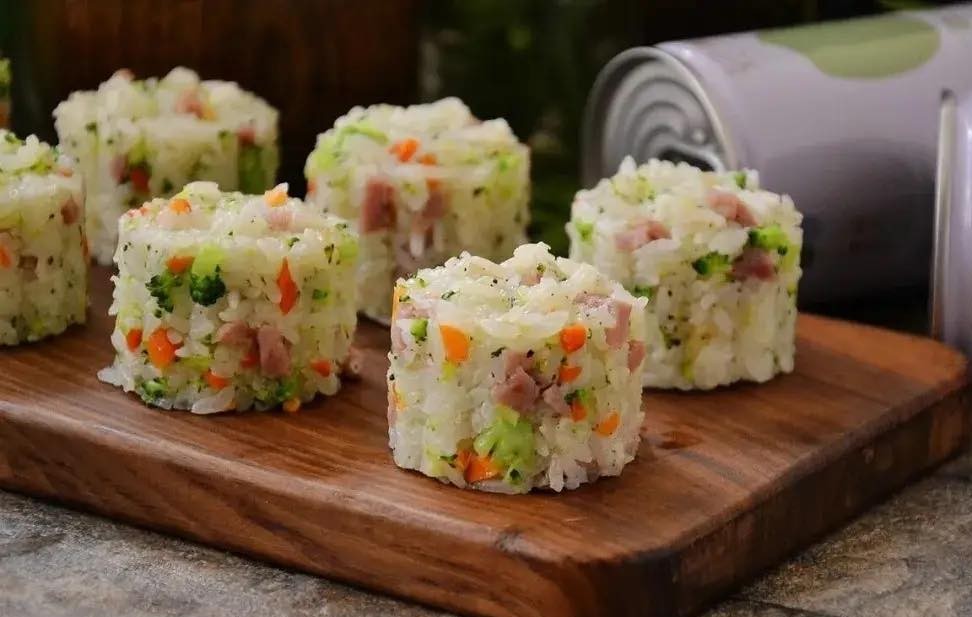 5 c&ocirc;ng thức l&agrave;m cơm nắm si&ecirc;u nhanh d&ugrave;ng ăn s&aacute;ng - trưa - tối đều ngon lại đẹp mắt, nh&igrave;n thấy đ&atilde; m&ecirc; - Ảnh 5.