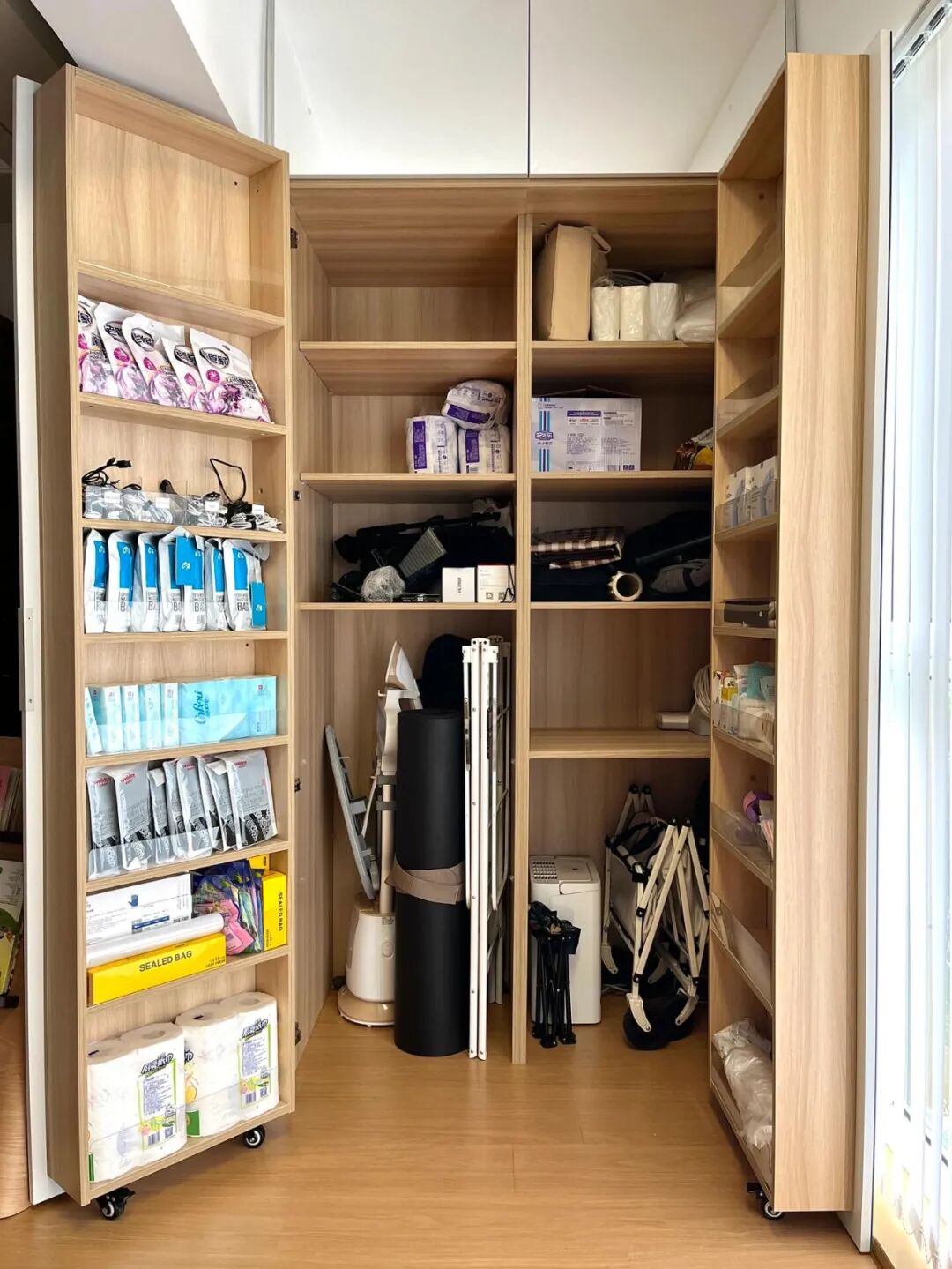 Thiết kế tủ kiểu mới của giới trẻ: Chỉ vài cm cũng biến thành không gian lưu trữ cực kỳ hiệu quả - Ảnh 5.