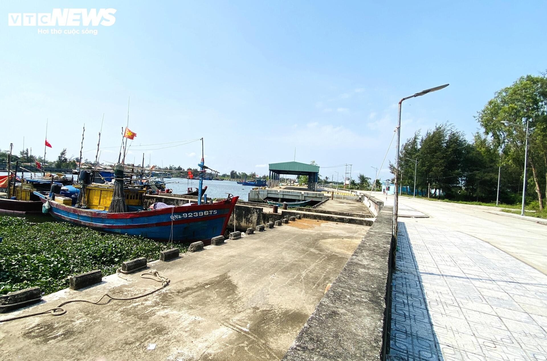 Cảng c&aacute; Hồng Triều 120 tỷ đồng x&acirc;y xong nhưng kh&ocirc;ng hoạt động , ngư d&acirc;n chờ đợi - Ảnh 4.
