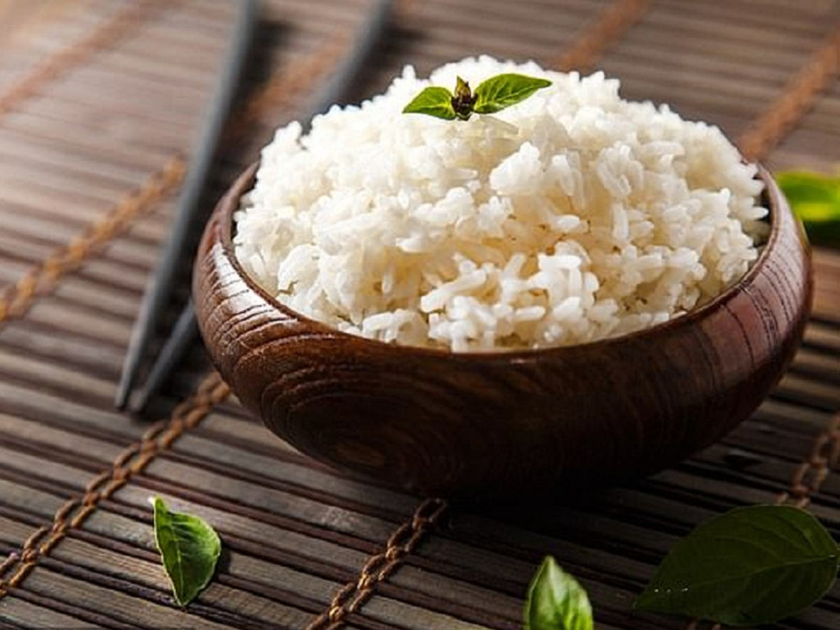 Cơm nguội đừng bỏ v&agrave;o ngăn m&aacute;t tủ lạnh, l&agrave;m c&aacute;ch n&agrave;y hấp lại vẫn ngon như mới - Ảnh 2.