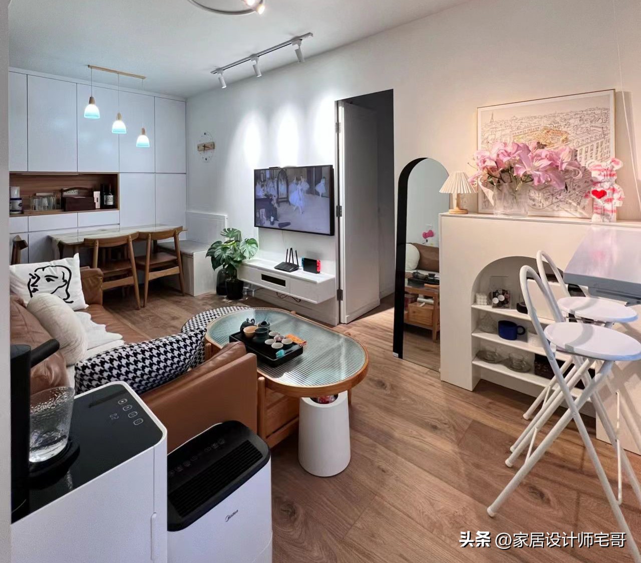 Căn hộ 35m&sup2; c&oacute; 3 ph&ograve;ng ngủ cho gia đ&igrave;nh 4 người: Nhỏ nhưng đủ đầy, khiến nhiều người phải suy nghĩ lại về kh&aacute;i niệm &ldquo;nh&agrave; rộng mới thoải m&aacute;i&rdquo; - Ảnh 1.