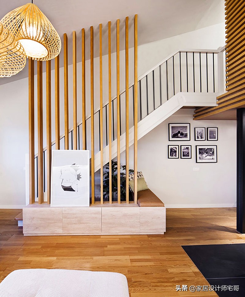 Ly hôn ở tuổi 40, người phụ nữ mua gác mái 48m² giá rẻ rồi biến thành căn hộ 2 tầng: Không rộng nhưng sống cực “đã” - Ảnh 1.