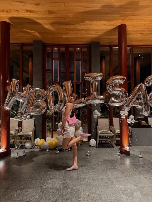 Lisa BLACKPINK sinh nhật 29 tuổi rực rỡ b&ecirc;n bạn b&egrave; v&agrave; những khoảnh khắc đ&aacute;ng nhớ - Ảnh 14.