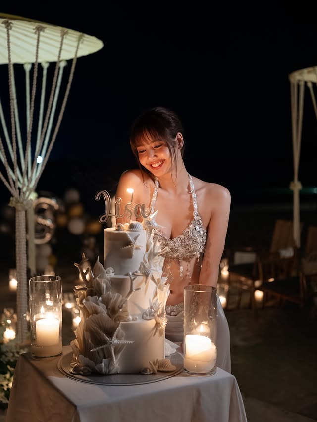 Lisa BLACKPINK sinh nhật 29 tuổi rực rỡ b&ecirc;n bạn b&egrave; v&agrave; những khoảnh khắc đ&aacute;ng nhớ - Ảnh 15.