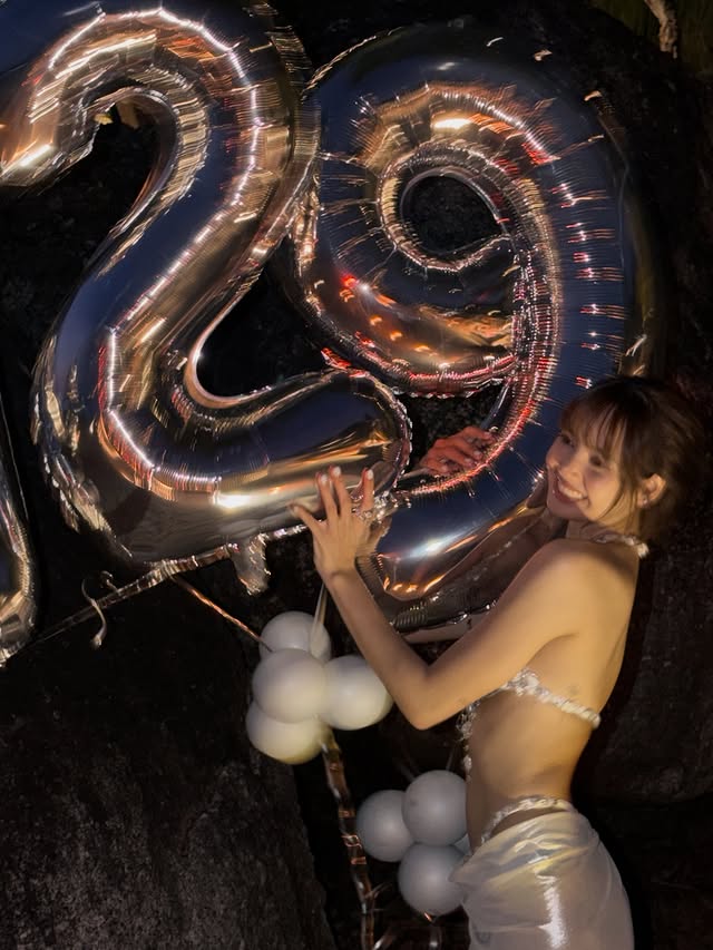 Lisa BLACKPINK sinh nhật 29 tuổi rực rỡ b&ecirc;n bạn b&egrave; v&agrave; những khoảnh khắc đ&aacute;ng nhớ - Ảnh 16.