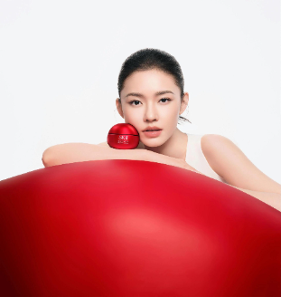 Đừng để lầm tưởng về l&atilde;o ho&aacute; khiến l&agrave;n da dần k&eacute;m sắc - kh&aacute;m ph&aacute; giải ph&aacute;p căng mướt cho vẻ rạng rỡ c&ugrave;ng SK-II - Ảnh 3.