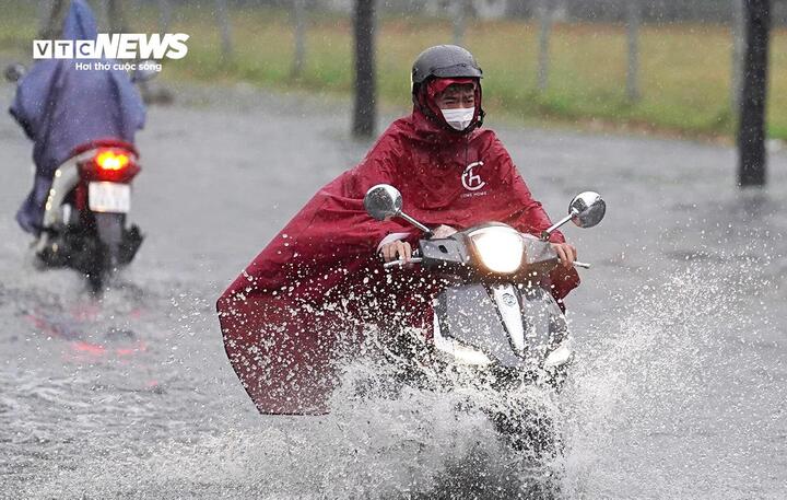 Dự b&aacute;o thời tiết ng&agrave;y 5/3/2026: Miền Bắc hửng nắng, miền Nam mưa tr&aacute;i m&ugrave;a - Ảnh 1.