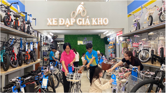 D&ugrave;ng tiền l&igrave; x&igrave; mua xe đạp cho b&eacute;: M&oacute;n qu&agrave; sức khỏe v&agrave; b&agrave;i học t&agrave;i ch&iacute;nh đầu đời - Ảnh 1.