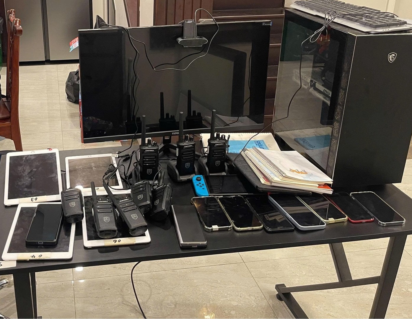 Ph&aacute;t hiện ổ nh&oacute;m giả danh Cảnh s&aacute;t Nhật Bản hoạt động lừa đảo tại H&agrave; Nội: Hơn 11 tỷ đồng đ&atilde; bị chiếm đoạt - Ảnh 3.