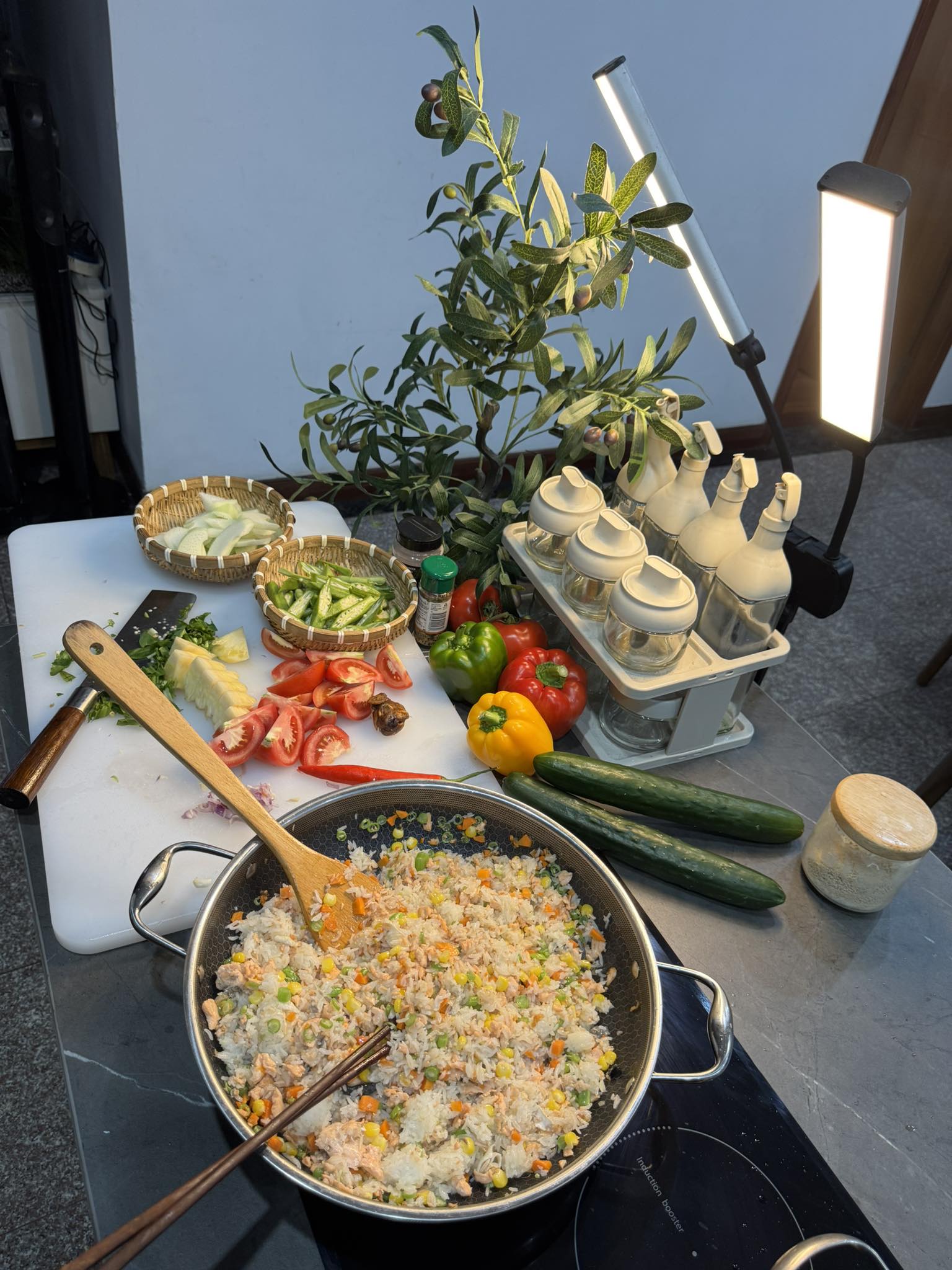 Ăn uống kh&ocirc;ng &aacute;p lực để con khỏe mạnh, mẹ nh&agrave;n t&ecirc;nh: Chăm con theo th&aacute;p dinh dưỡng - c&aacute;ch của hotmom 4 con Helen Nguyễn - Ảnh 4.