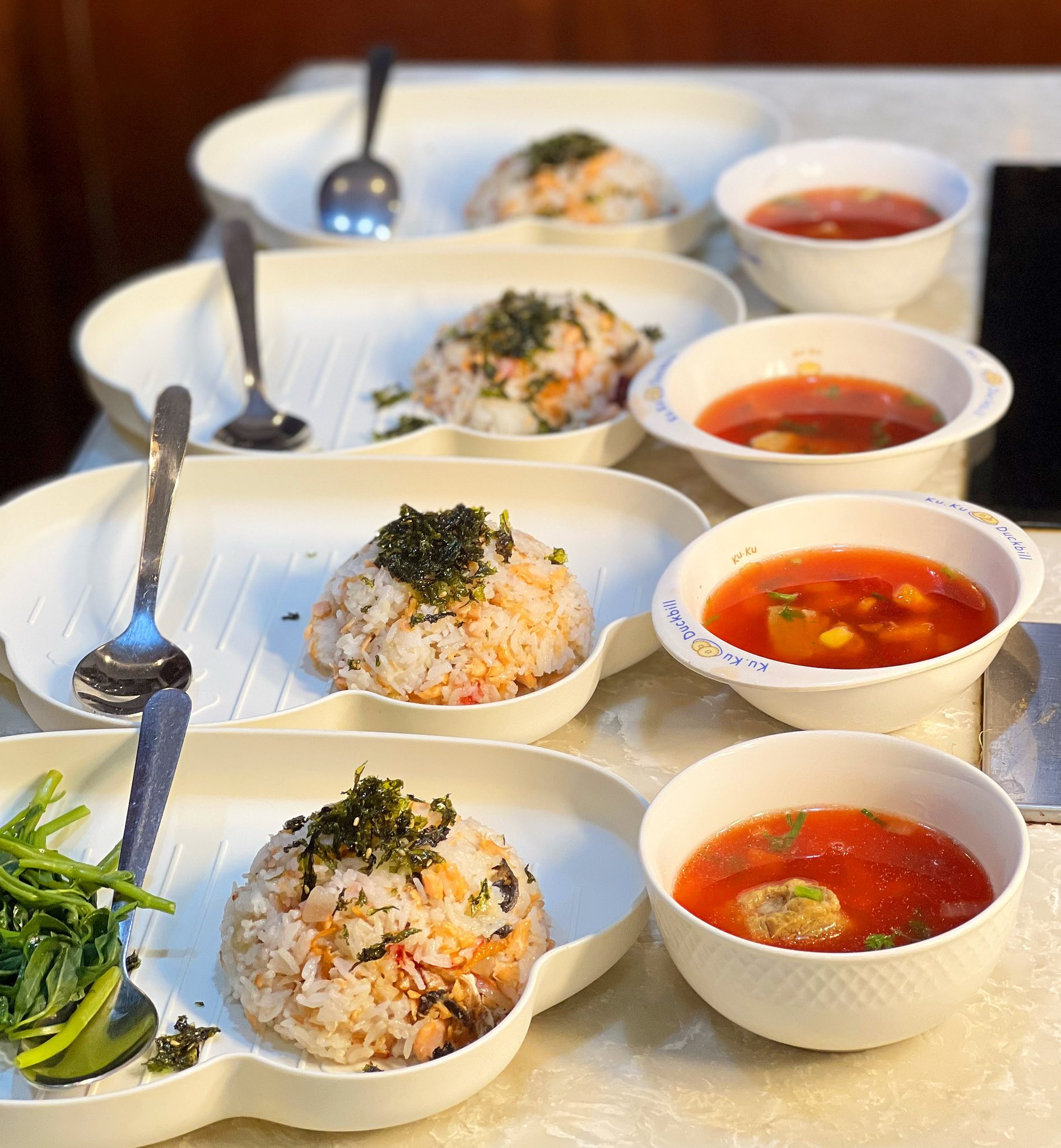 Ăn uống kh&ocirc;ng &aacute;p lực để con khỏe mạnh, mẹ nh&agrave;n t&ecirc;nh: Chăm con theo th&aacute;p dinh dưỡng - c&aacute;ch của hotmom 4 con Helen Nguyễn - Ảnh 5.