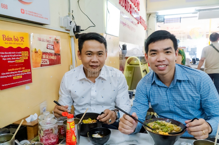 VIDEO: Qu&aacute;n b&uacute;n b&ograve; miễn ph&iacute; t&ocirc; lớn 60.000 đồng tại TPHCM - Ảnh 6.