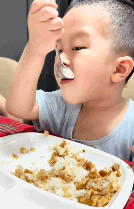 Ăn uống kh&ocirc;ng &aacute;p lực để con khỏe mạnh, mẹ nh&agrave;n t&ecirc;nh: Chăm con theo th&aacute;p dinh dưỡng - c&aacute;ch của hotmom 4 con Helen Nguyễn - Ảnh 7.