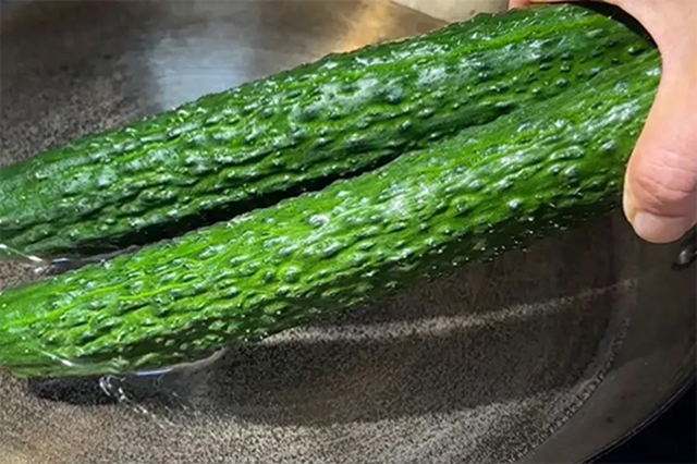 Tiểu thương chợ n&oacute;i thật: 5 loại rau &ldquo;đẹp long lanh&rdquo; n&agrave;y t&ocirc;i c&ograve;n kh&ocirc;ng d&aacute;m ăn, nhiều người lại mua mỗi ng&agrave;y- Ảnh 2.