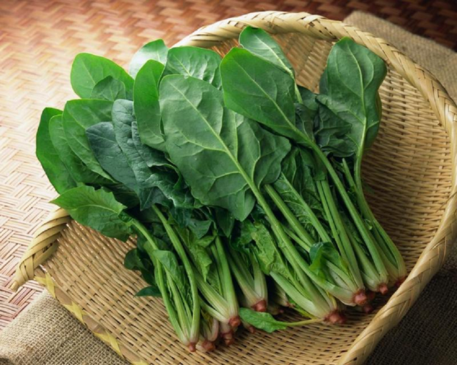 Tiểu thương chợ n&oacute;i thật: 5 loại rau &ldquo;đẹp long lanh&rdquo; n&agrave;y t&ocirc;i c&ograve;n kh&ocirc;ng d&aacute;m ăn, nhiều người lại mua mỗi ng&agrave;y- Ảnh 3.