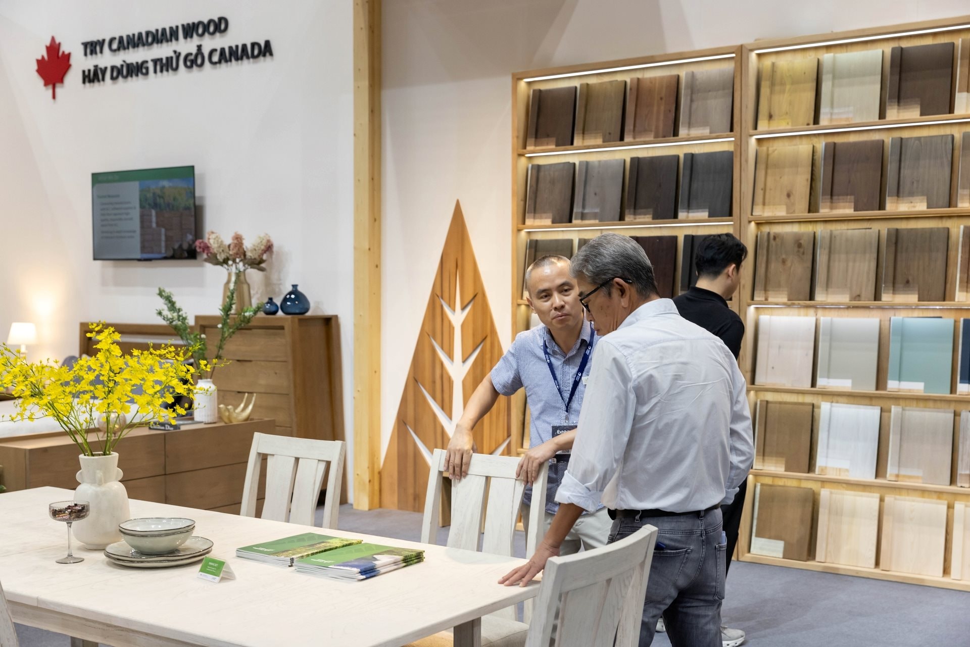 Xuất khẩu hơn 17 tỷ USD năm 2025 nhưng chủ yếu chỉ gia c&ocirc;ng, l&agrave;m sao thể khai th&aacute;c hết dư địa ng&agrave;nh gỗ Việt Nam?- Ảnh 2.