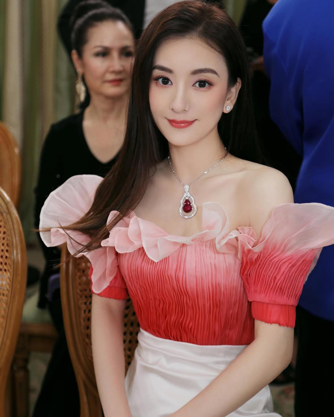 Lấy chồng lớn hơn bố m&igrave;nh 2 tuổi, mỹ nh&acirc;n sống trong gi&agrave;u sướng: Đẻ con g&aacute;i thứ ba được &ldquo;thưởng n&oacute;ng&rdquo; 332 tỷ!- Ảnh 9.