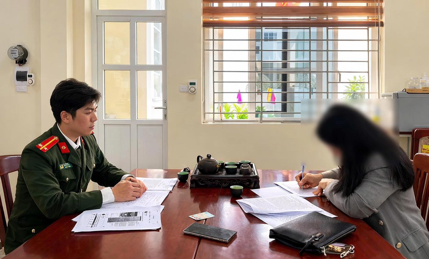 Danh t&iacute;nh người phụ nữ đăng th&ocirc;ng tin sai sự thật 's&aacute;p nhập c&ograve;n 16 tỉnh th&agrave;nh' vừa bị xử phạt - Ảnh 1.