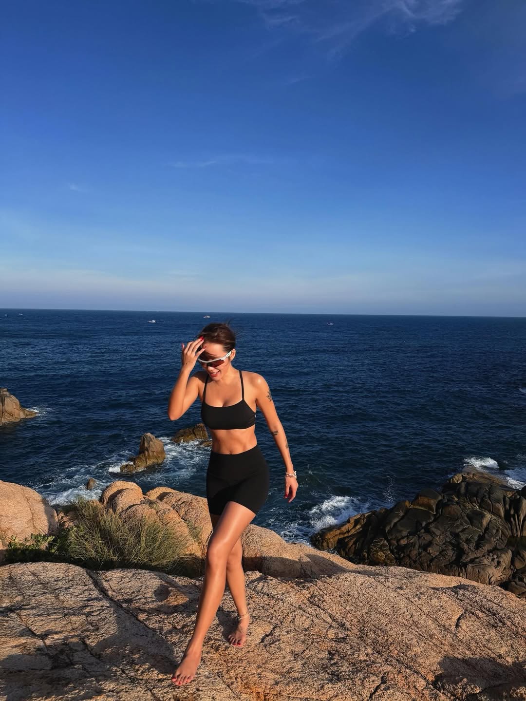 Phương Ly khoe bụng phẳng, eo thon b&eacute; x&iacute;u trong bikini quyến rũ: Rất chăm tập m&ocirc;n thể thao vạn người m&ecirc;, đốt 400-600 calo/giờ- Ảnh 6.