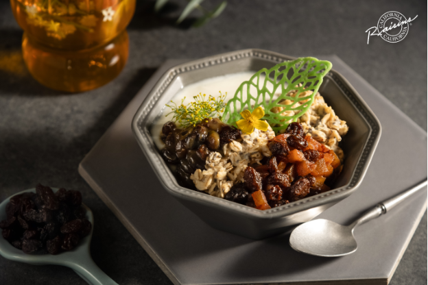 Khởi đầu ng&agrave;y mới bằng sự vỗ về dịu &ecirc;m: Pudding yến mạch nho kh&ocirc; California- Ảnh 1.