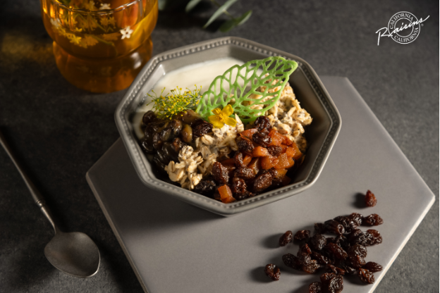 Khởi đầu ng&agrave;y mới bằng sự vỗ về dịu &ecirc;m: Pudding yến mạch nho kh&ocirc; California- Ảnh 3.