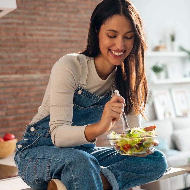 Ngủ đủ 8 tiếng vẫn mệt: Cơ thể phụ nữ 40+ c&oacute; thể đang thiếu một yếu tố quan trọng - Ảnh 4.