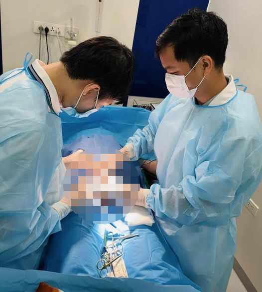 Món quà 8/3 đặc biệt của một người đàn ông thương vợ: Chồng chỉ rạch 5mm mà vợ an tâm về sức khỏe cả đời - Ảnh 1.