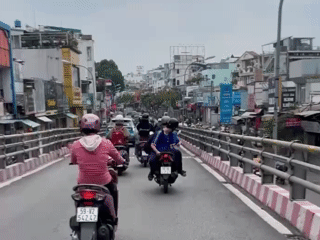 Truy t&igrave;m 2 học sinh chạy xe m&aacute;y tr&ecirc;n cầu vượt ng&atilde; s&aacute;u G&ograve; Vấp - Ảnh 1.