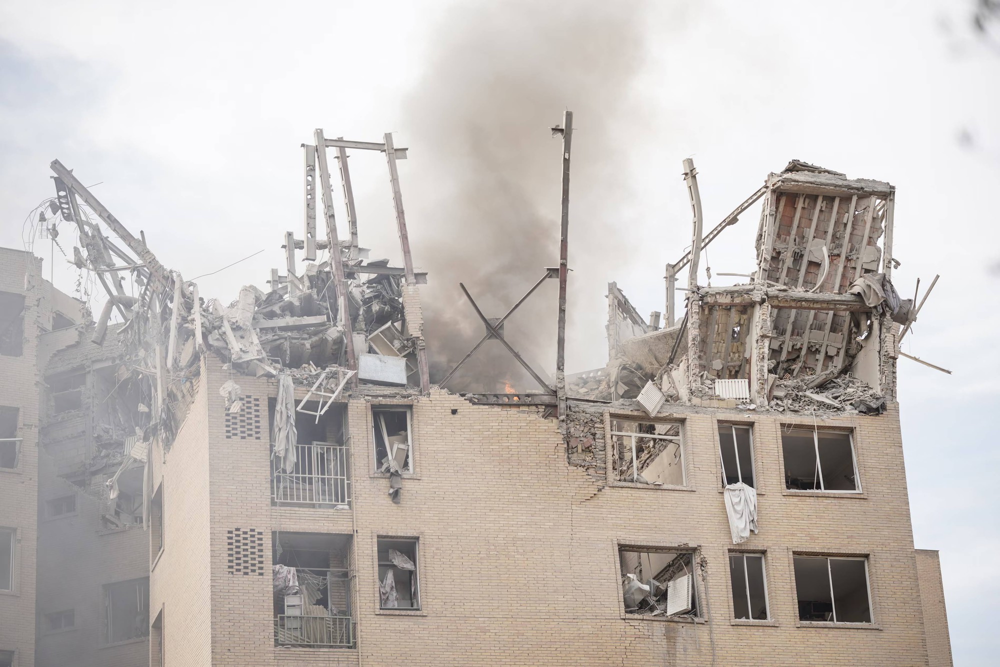 Nh&igrave;n lại xung đột Iran: Một tuần đau thương với 1 . 200 Người thiệt mạng - Ảnh 20.