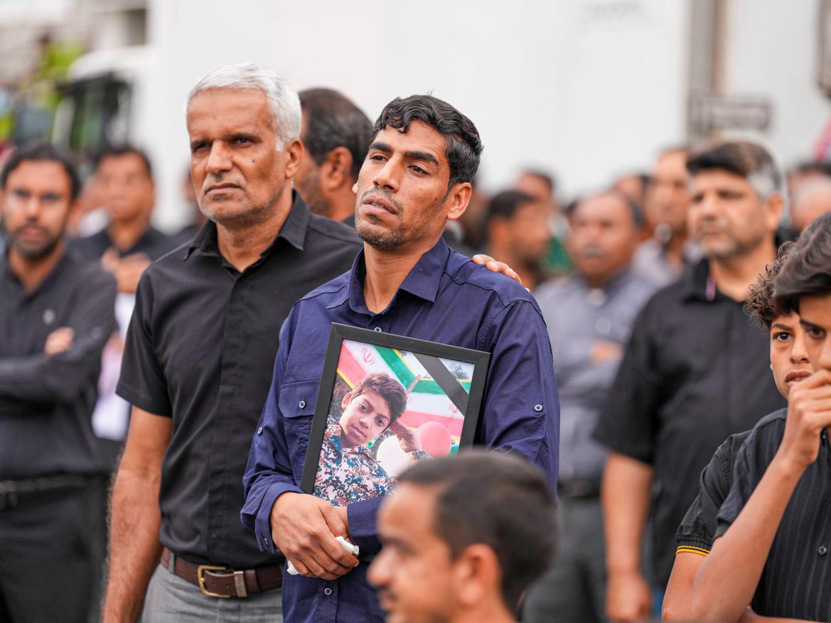 Nh&igrave;n lại xung đột Iran: Một tuần đau thương với 1 . 200 Người thiệt mạng - Ảnh 7.