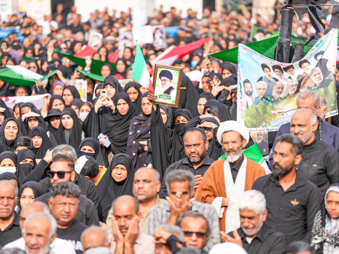 Nh&igrave;n lại xung đột Iran: Một tuần đau thương với 1 . 200 Người thiệt mạng - Ảnh 9.