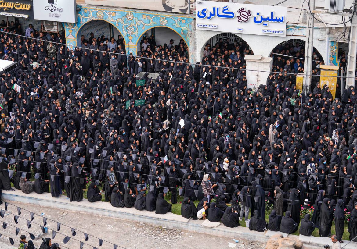 Nh&igrave;n lại xung đột Iran: Một tuần đau thương với 1 . 200 Người thiệt mạng - Ảnh 10.