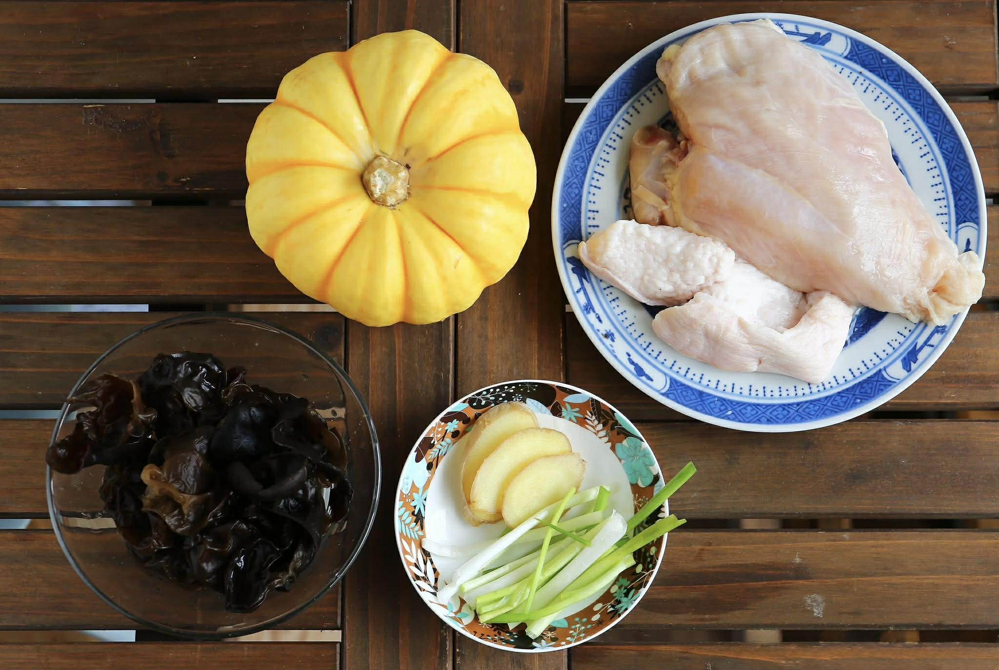 Chỉ với 3 nguy&ecirc;n liệu rẻ lại c&oacute; đầy ngo&agrave;i chợ l&agrave;m được m&oacute;n ăn ấm &aacute;p v&agrave; bổ dưỡng cho ng&agrave;y đầu m&ugrave;a xu&acirc;n  - Ảnh 1.