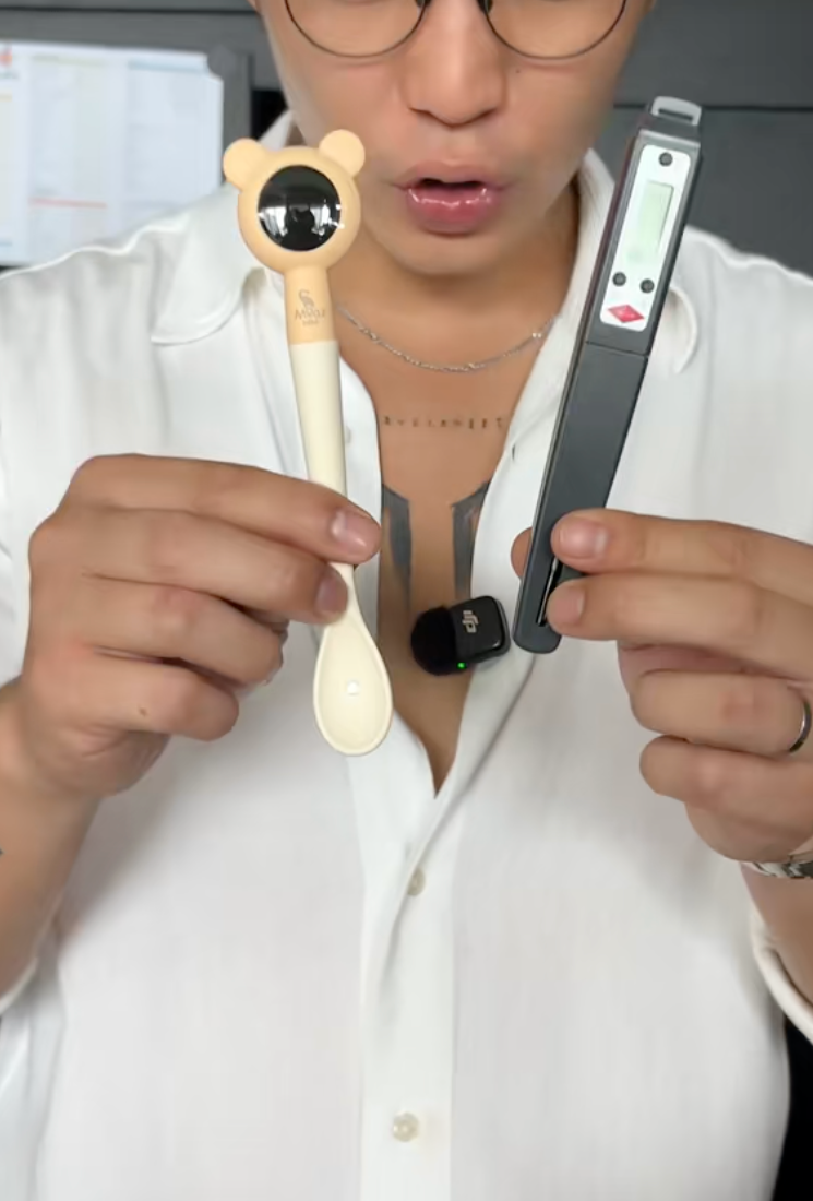 &Aacute;i nữ của Ng&ocirc; Thanh V&acirc;n ch&iacute;nh thức ăn dặm, Huy Trần khoe loạt &ldquo;đồ nghề&rdquo; xịn s&ograve;, một chiếc m&aacute;y đ&atilde; hơn 6 triệu khiến c&aacute;c mẹ bỉm trầm trồ- Ảnh 13.