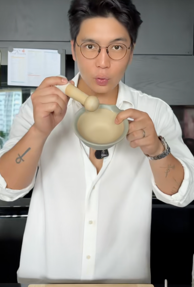 &Aacute;i nữ của Ng&ocirc; Thanh V&acirc;n ch&iacute;nh thức ăn dặm, Huy Trần khoe loạt &ldquo;đồ nghề&rdquo; xịn s&ograve;, một chiếc m&aacute;y đ&atilde; hơn 6 triệu khiến c&aacute;c mẹ bỉm trầm trồ- Ảnh 12.