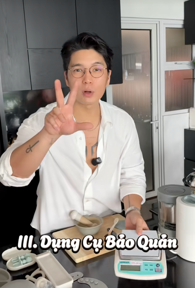 &Aacute;i nữ của Ng&ocirc; Thanh V&acirc;n ch&iacute;nh thức ăn dặm, Huy Trần khoe loạt &ldquo;đồ nghề&rdquo; xịn s&ograve;, một chiếc m&aacute;y đ&atilde; hơn 6 triệu khiến c&aacute;c mẹ bỉm trầm trồ- Ảnh 14.