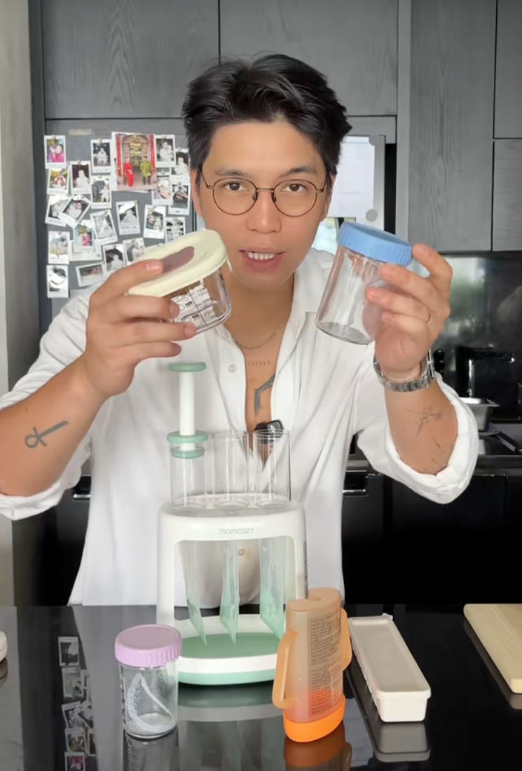 &Aacute;i nữ của Ng&ocirc; Thanh V&acirc;n ch&iacute;nh thức ăn dặm, Huy Trần khoe loạt &ldquo;đồ nghề&rdquo; xịn s&ograve;, một chiếc m&aacute;y đ&atilde; hơn 6 triệu khiến c&aacute;c mẹ bỉm trầm trồ- Ảnh 15.