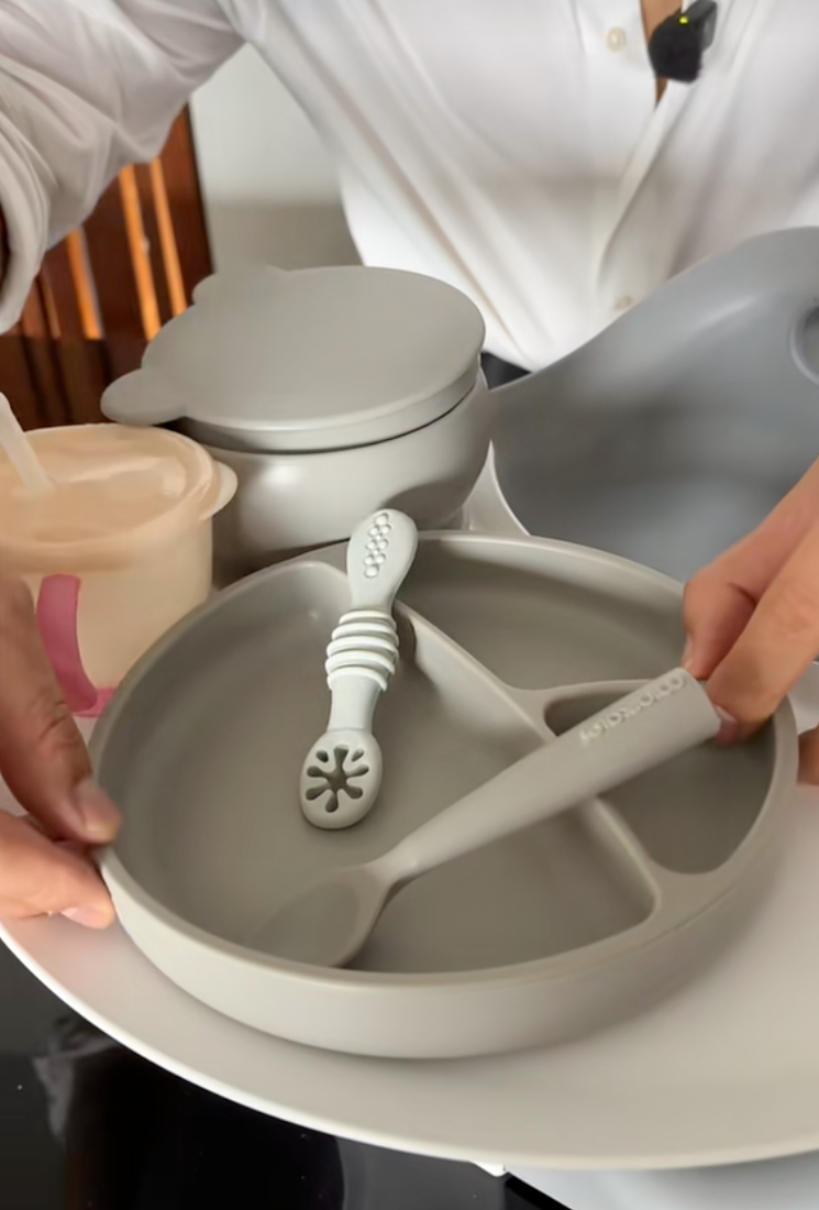 &Aacute;i nữ của Ng&ocirc; Thanh V&acirc;n ch&iacute;nh thức ăn dặm, Huy Trần khoe loạt &ldquo;đồ nghề&rdquo; xịn s&ograve;, một chiếc m&aacute;y đ&atilde; hơn 6 triệu khiến c&aacute;c mẹ bỉm trầm trồ- Ảnh 24.