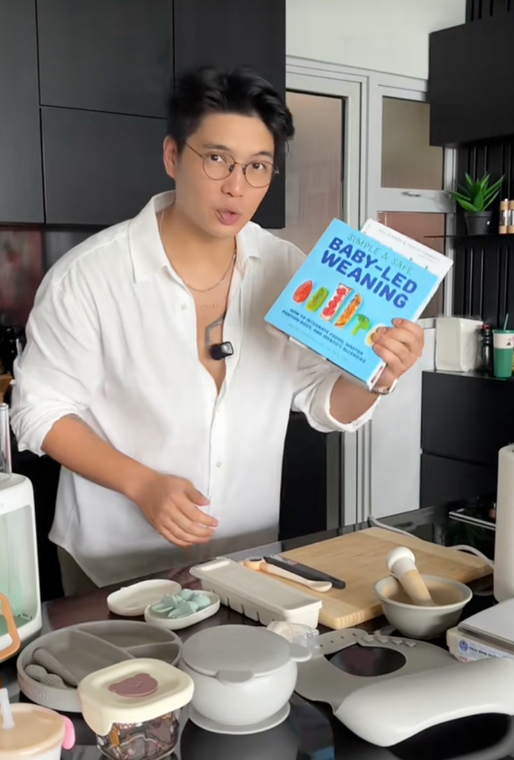 &Aacute;i nữ của Ng&ocirc; Thanh V&acirc;n ch&iacute;nh thức ăn dặm, Huy Trần khoe loạt &ldquo;đồ nghề&rdquo; xịn s&ograve;, một chiếc m&aacute;y đ&atilde; hơn 6 triệu khiến c&aacute;c mẹ bỉm trầm trồ- Ảnh 6.