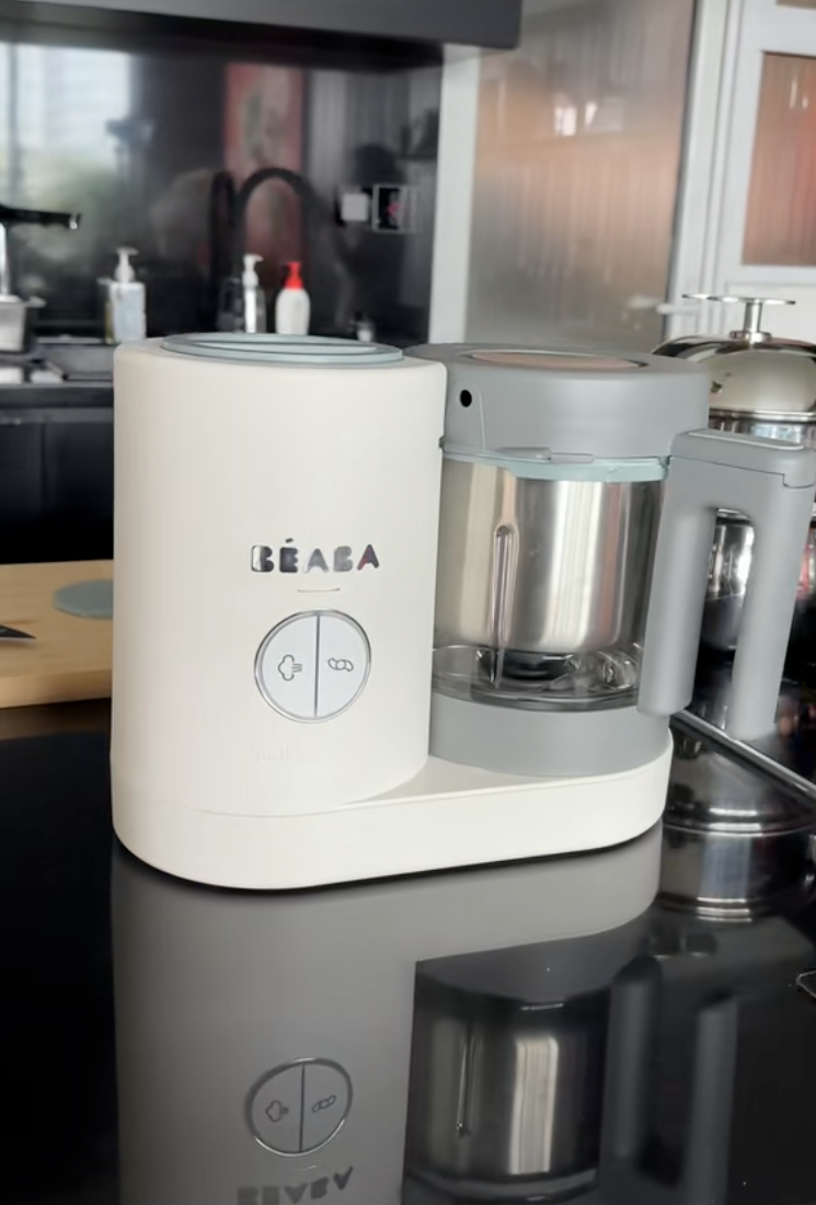 &Aacute;i nữ của Ng&ocirc; Thanh V&acirc;n ch&iacute;nh thức ăn dặm, Huy Trần khoe loạt &ldquo;đồ nghề&rdquo; xịn s&ograve;, một chiếc m&aacute;y đ&atilde; hơn 6 triệu khiến c&aacute;c mẹ bỉm trầm trồ- Ảnh 10.