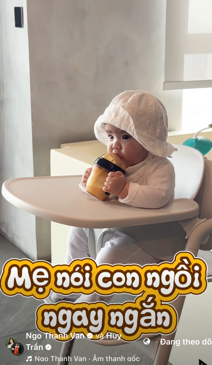 &Aacute;i nữ của Ng&ocirc; Thanh V&acirc;n ch&iacute;nh thức ăn dặm, Huy Trần khoe loạt &ldquo;đồ nghề&rdquo; xịn s&ograve;, một chiếc m&aacute;y đ&atilde; hơn 6 triệu khiến c&aacute;c mẹ bỉm trầm trồ- Ảnh 21.