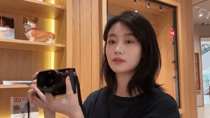 deo-tiktok-khong-logo-like-jennie-like-oli-jennie-blackpink-likejennie-leica-camera-leicaq3-trending-t-1-17728170025471988148337-1772878960811-17728789610331168156535.gif