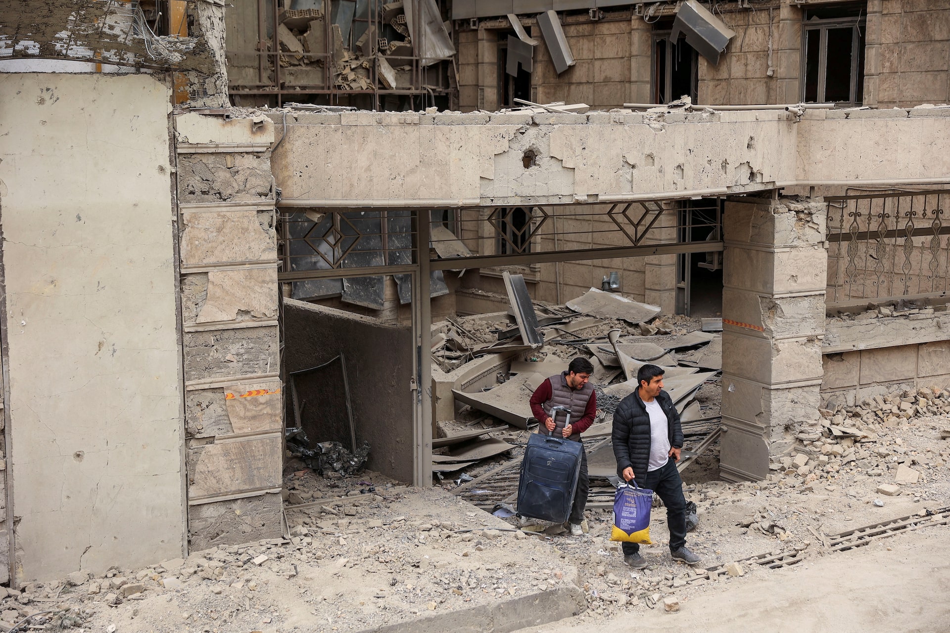 Nh&igrave;n lại xung đột Iran: Một tuần đau thương với 1 . 200 Người thiệt mạng - Ảnh 44.