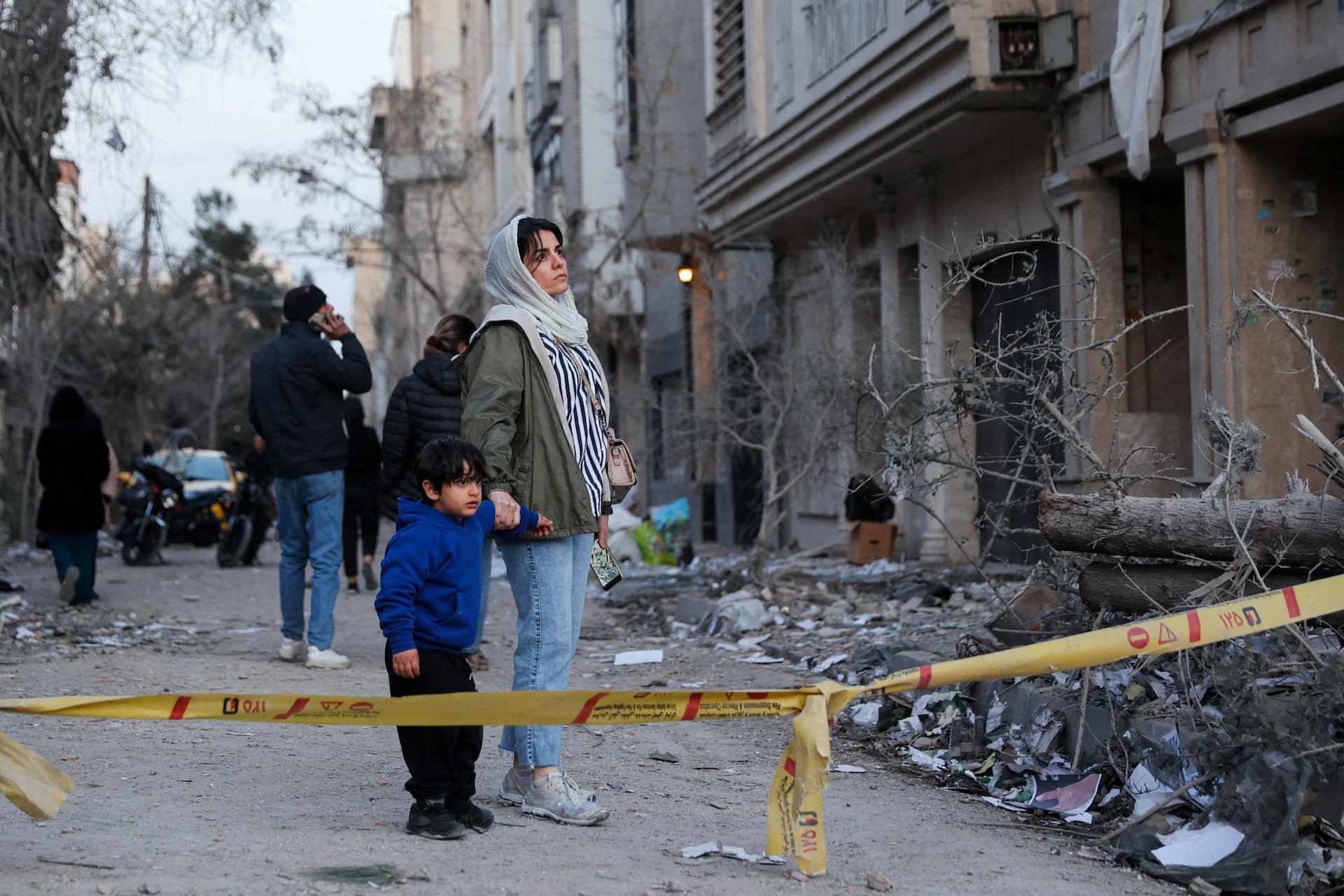 Nh&igrave;n lại xung đột Iran: Một tuần đau thương với 1 . 200 Người thiệt mạng - Ảnh 27.