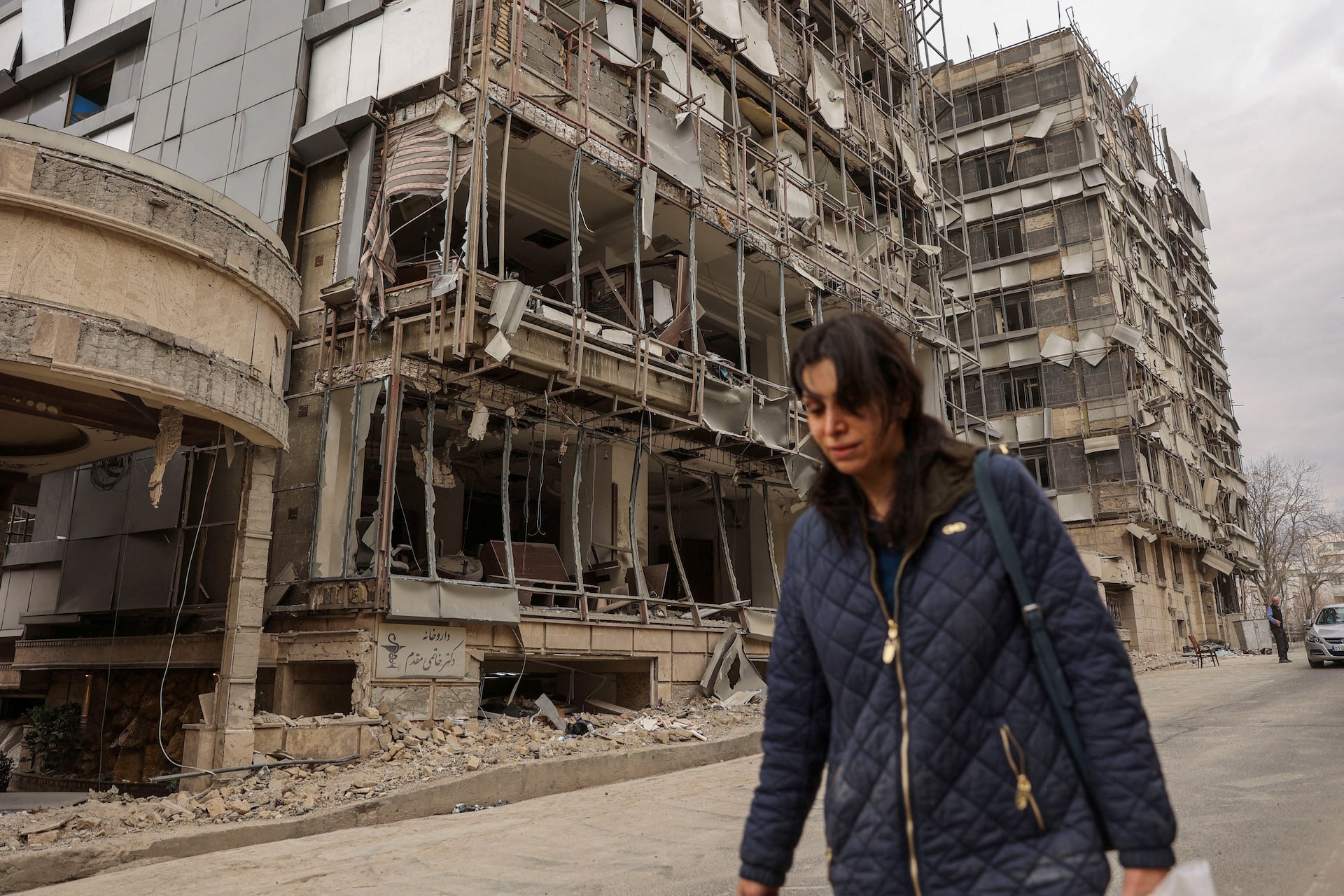 Nh&igrave;n lại xung đột Iran: Một tuần đau thương với 1 . 200 Người thiệt mạng - Ảnh 28.