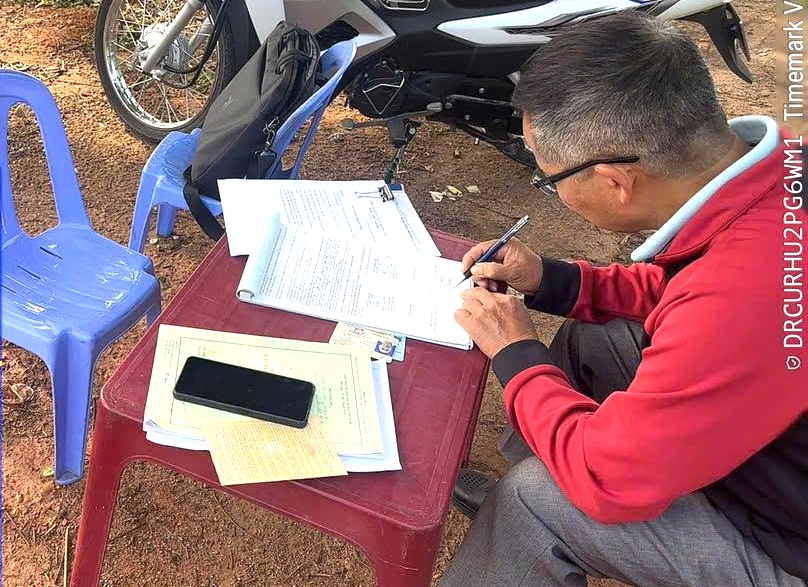 T&agrave;i xế xe biển số xanh chở người l&agrave;m xiếc tr&ecirc;n quốc lộ bị Xử l&yacute; nghi&ecirc;m - Ảnh 1.