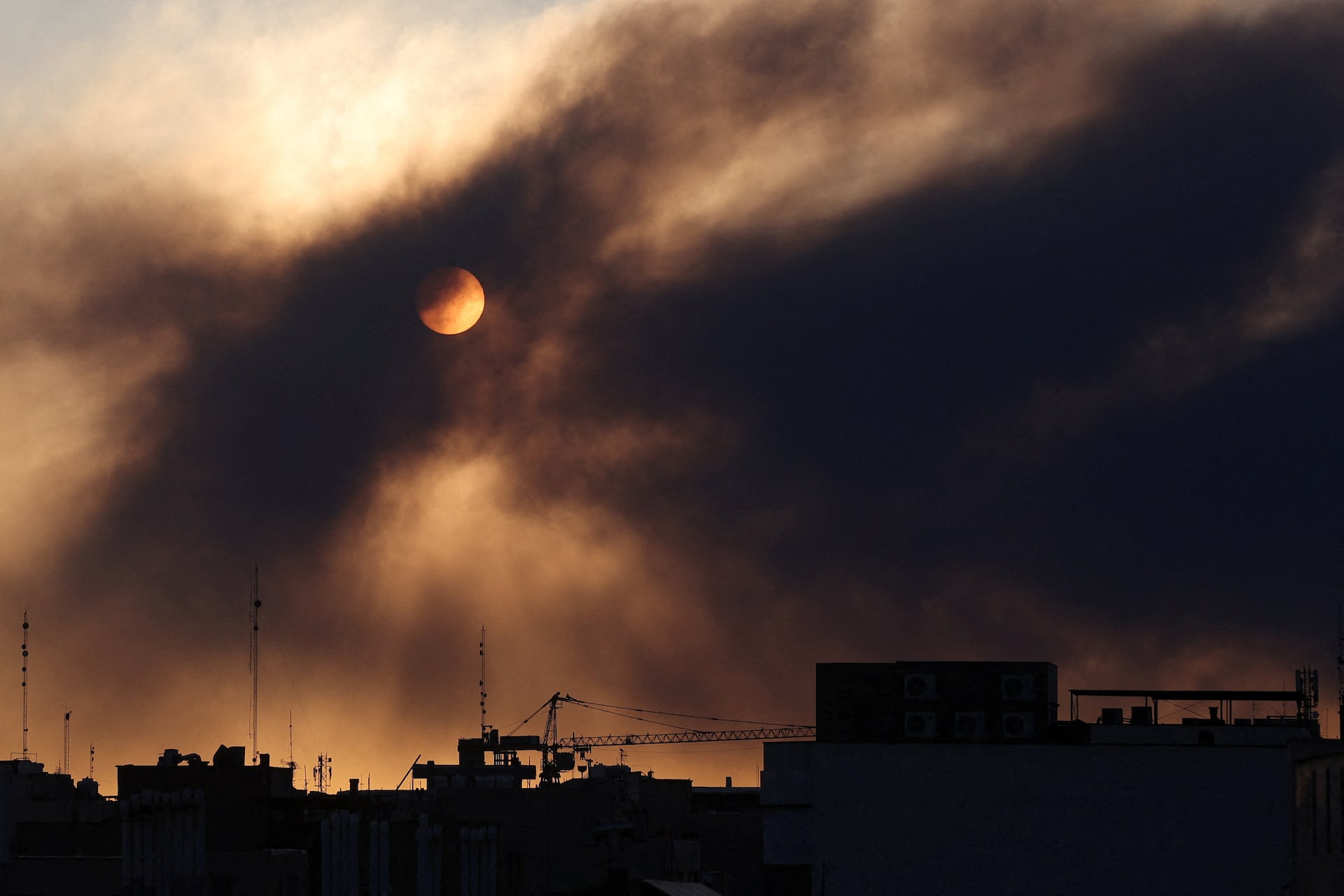 Nh&igrave;n lại xung đột Iran: Một tuần đau thương với 1 . 200 Người thiệt mạng - Ảnh 17.