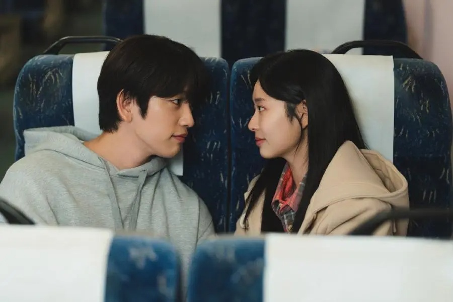 Hậu trường Still Shining: Cặp ch&iacute;nh chemistry ngập tr&agrave;n trong phim ng&ocirc;n t&igrave;nh 2026 - Ảnh 2.