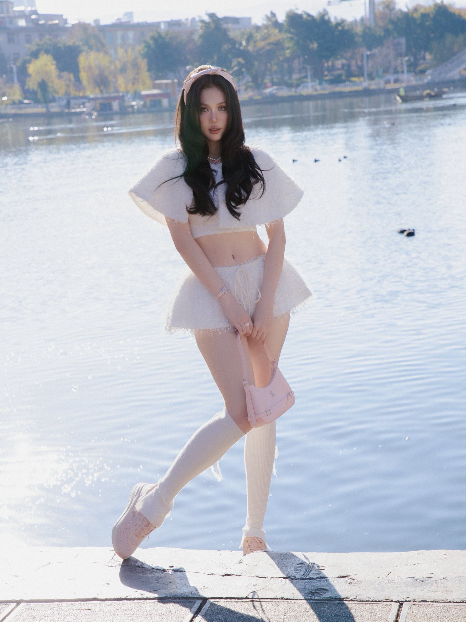 Ngọc Trinh: Cuộc sống độc th&acirc;n v&agrave; căn biệt thự triệu đ&ocirc; ở tuổi U40 - Ảnh 10.