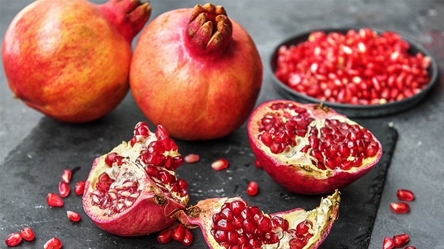 Đặt tr&aacute;i c&acirc;y b&agrave;n thờ: 4 N&Ecirc;N - 3 KH&Ocirc;NG để cầu b&igrave;nh an, tr&aacute;nh xui xẻo- Ảnh 1.